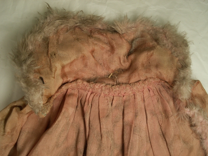 Particolare del mantello prima del restauro